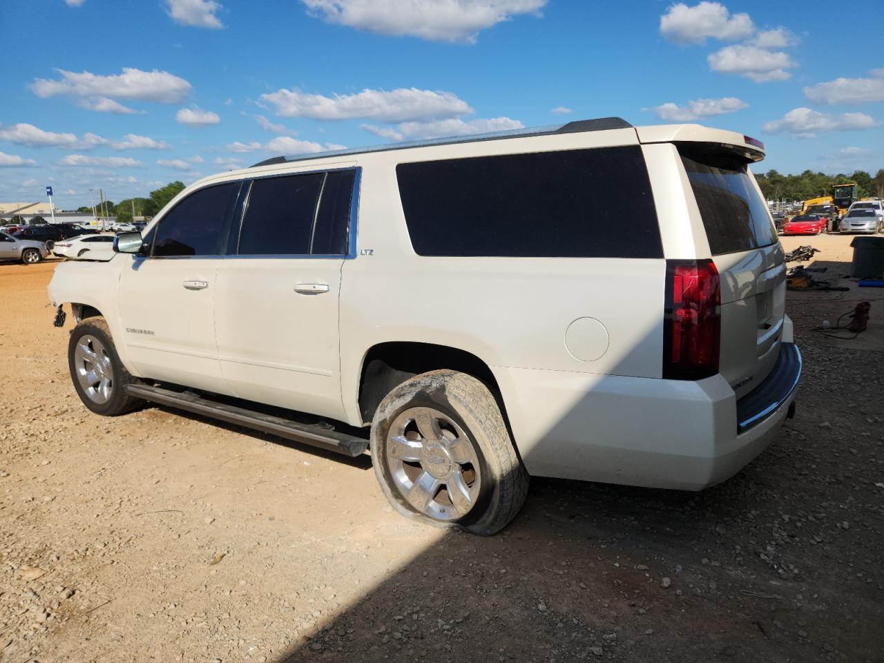 2015 Chevrolet Suburban C1500 Ltz - Image 2