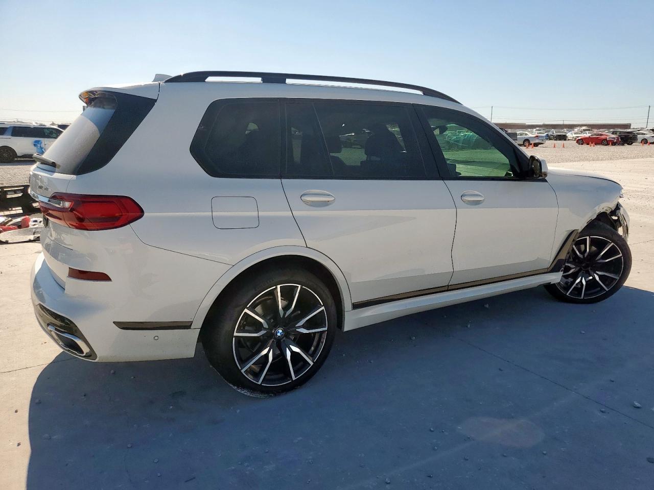 2021 BMW X7 xDrive40I - Фото 3