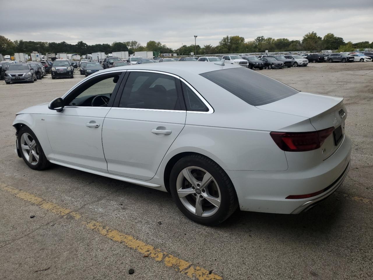 2019 Audi A4 Premium - Фото 2