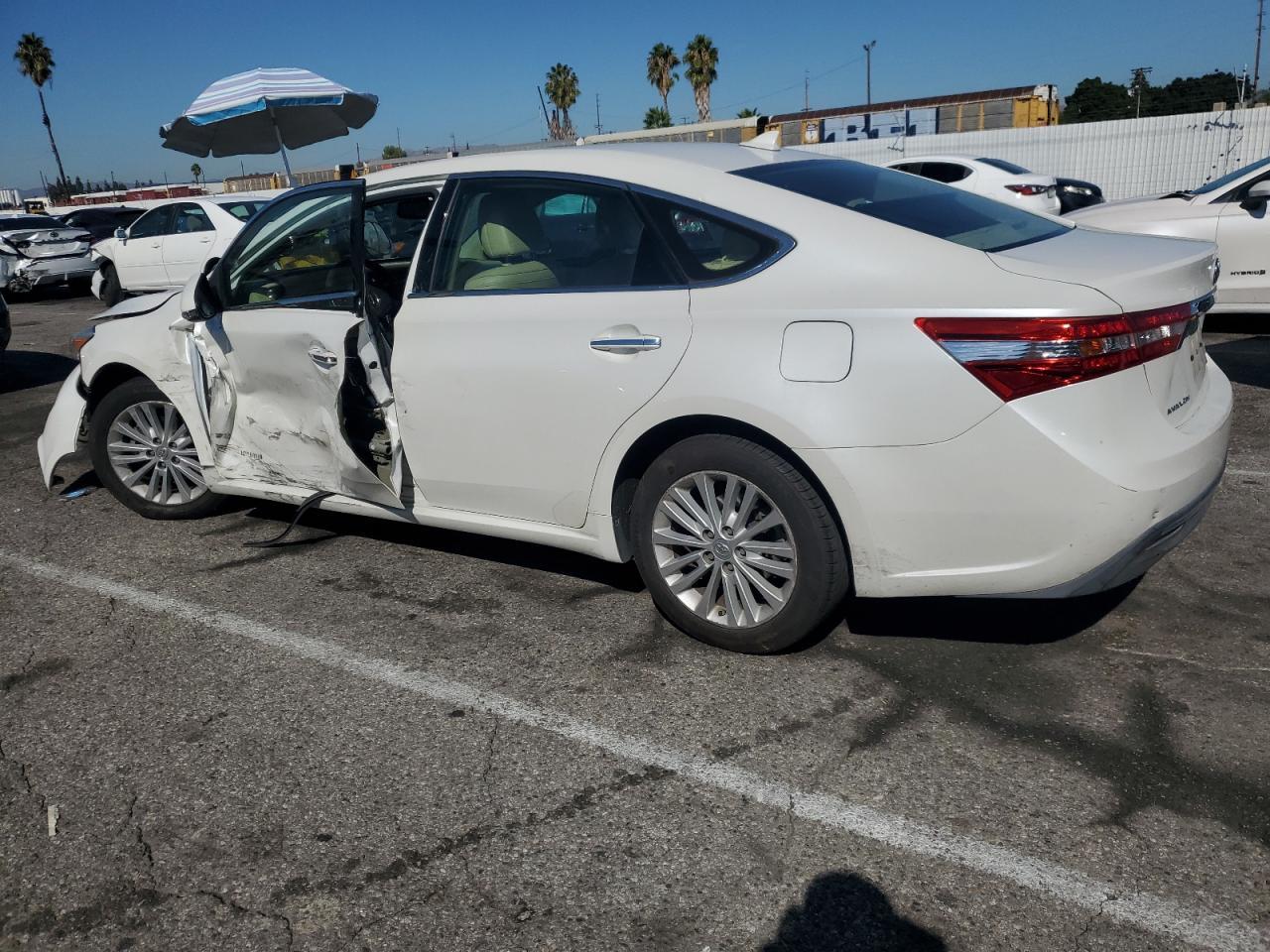 2014 Toyota Avalon Hybrid - Image 2