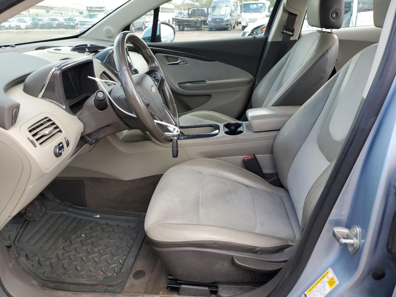 2013 Chevrolet Volt - Image 7