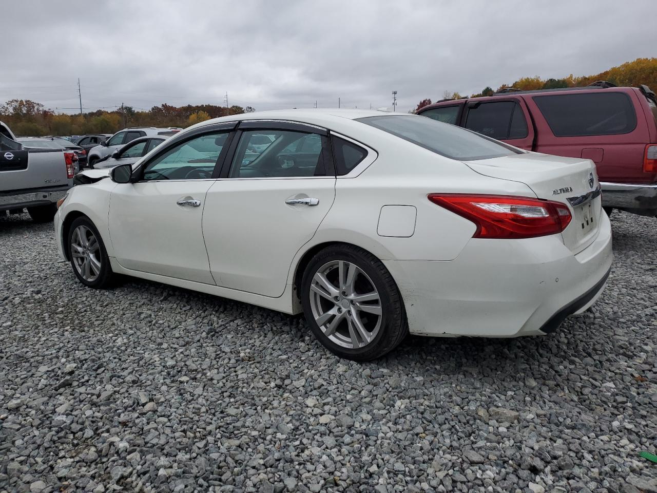 2017 Nissan Altima 3.5Sl - Image 2