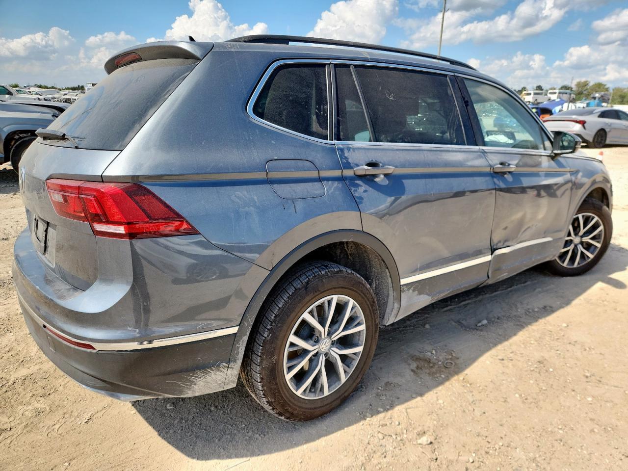 2020 Volkswagen Tiguan Se - Фото 3