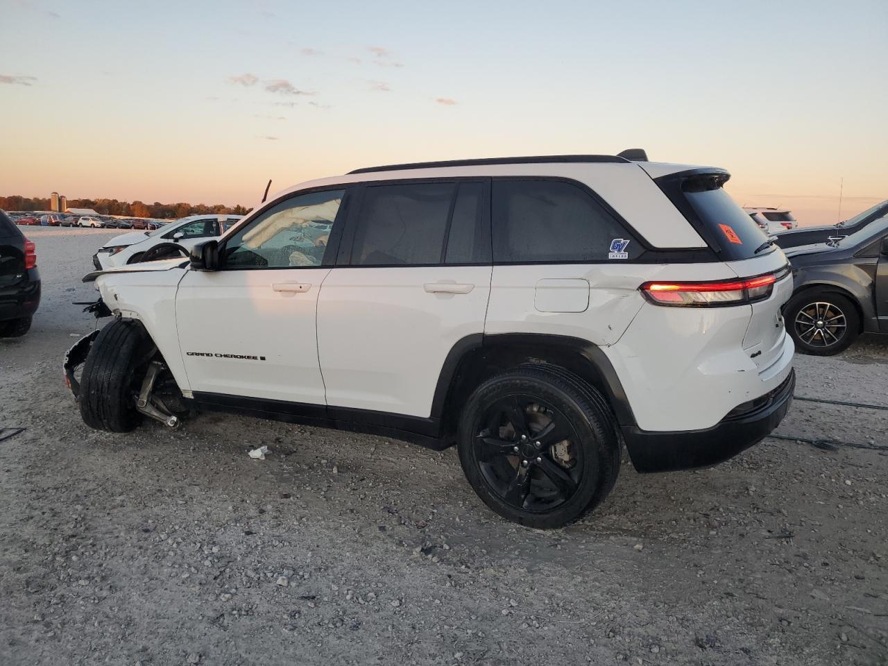 2023 Jeep Grand Cherokee Laredo - Image 2
