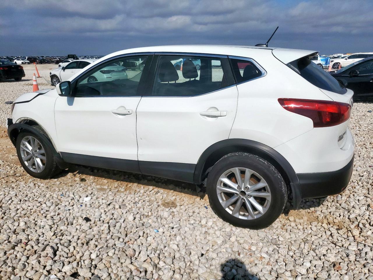 2017 Nissan Rogue Sport S - Фото 2