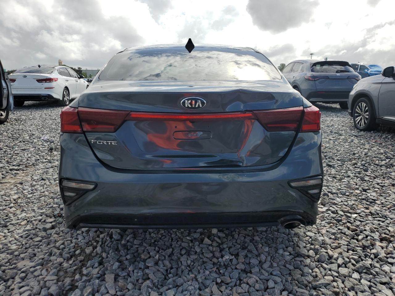 2021 Kia Forte Fe - Image 6