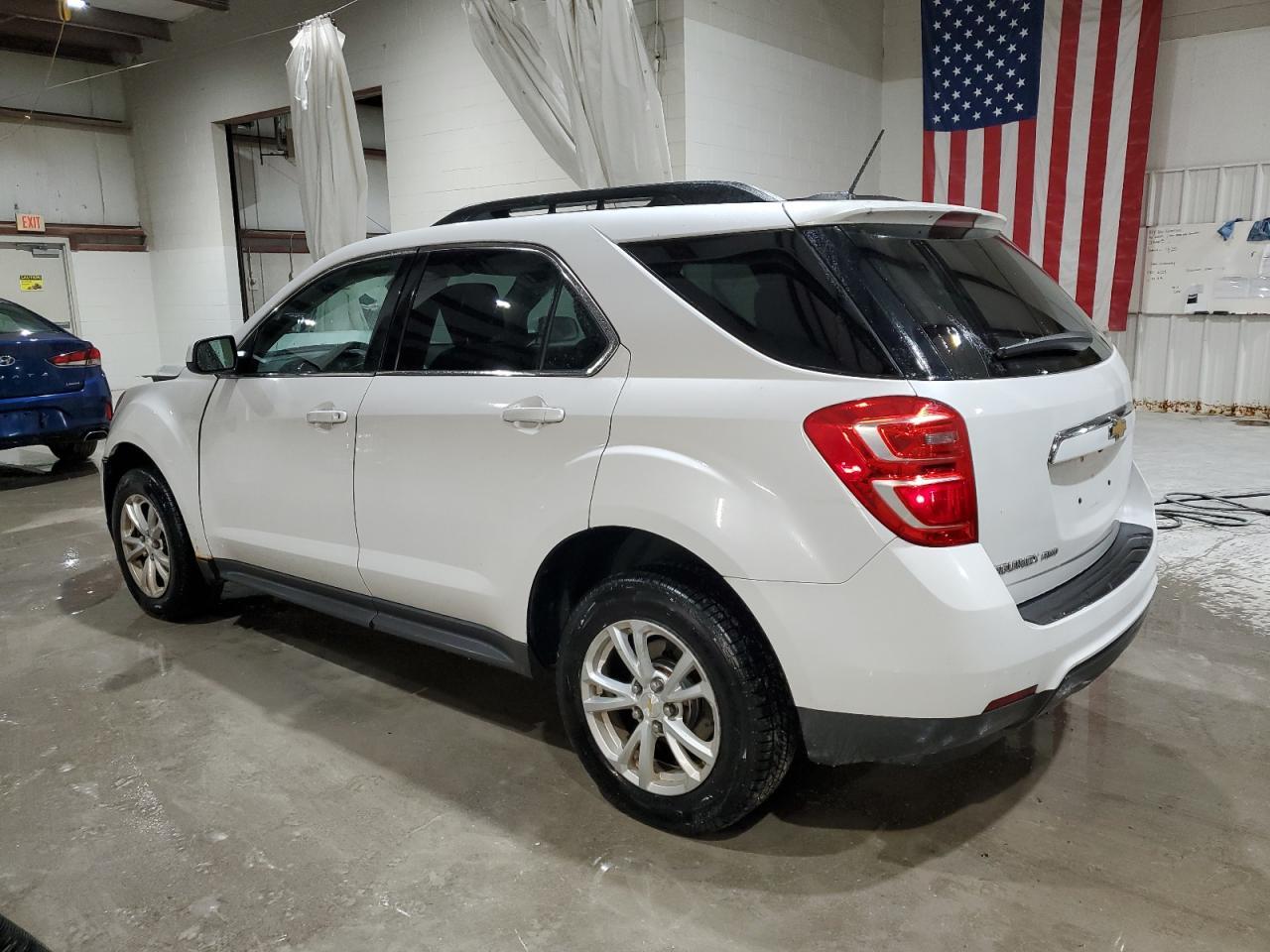 2017 Chevrolet Equinox Lt - Image 2