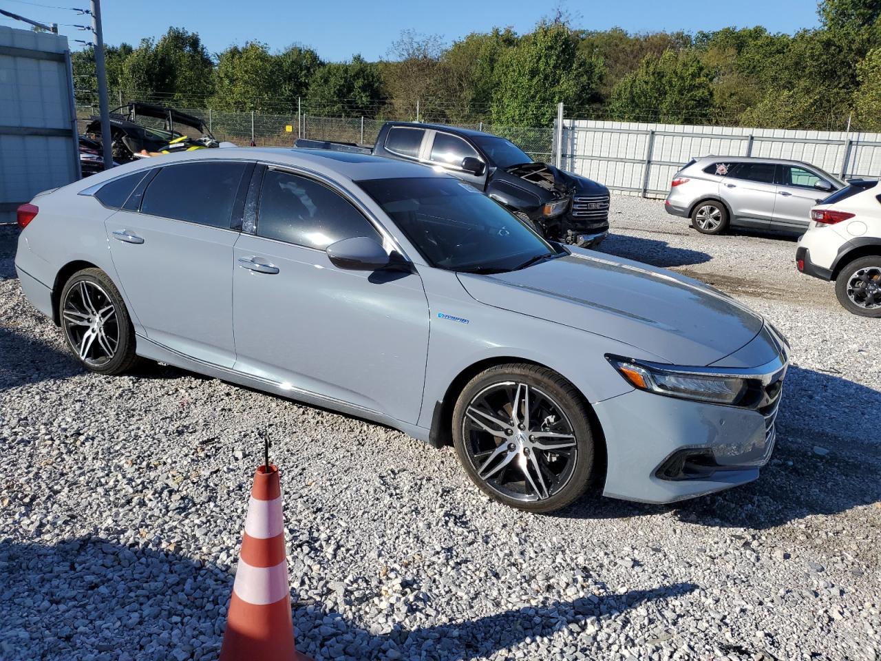 2022 Honda Accord Touring Hybrid - Image 4