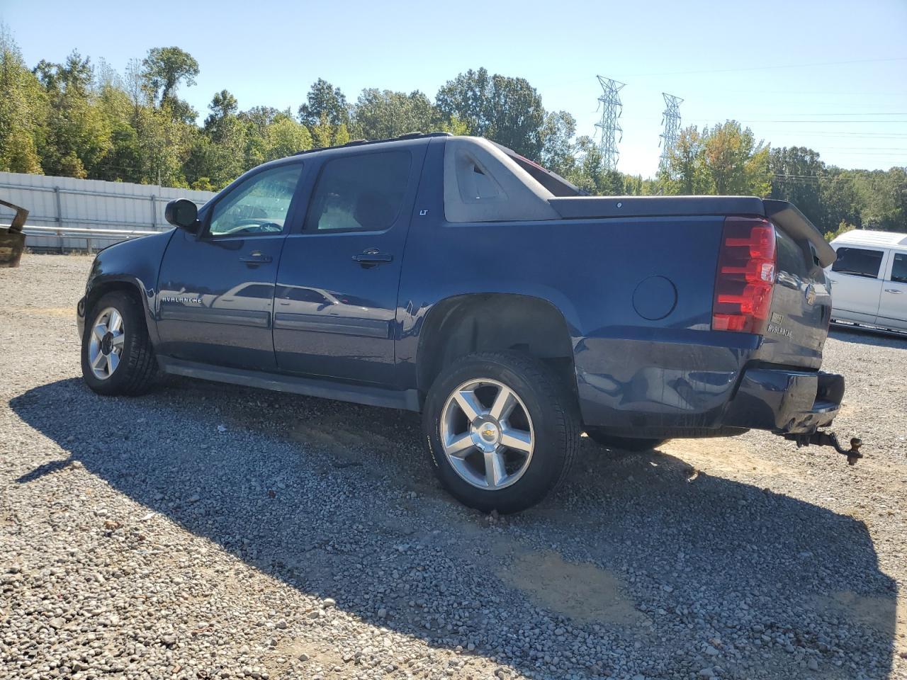 2011 Chevrolet Avalanche Lt - Фото 2