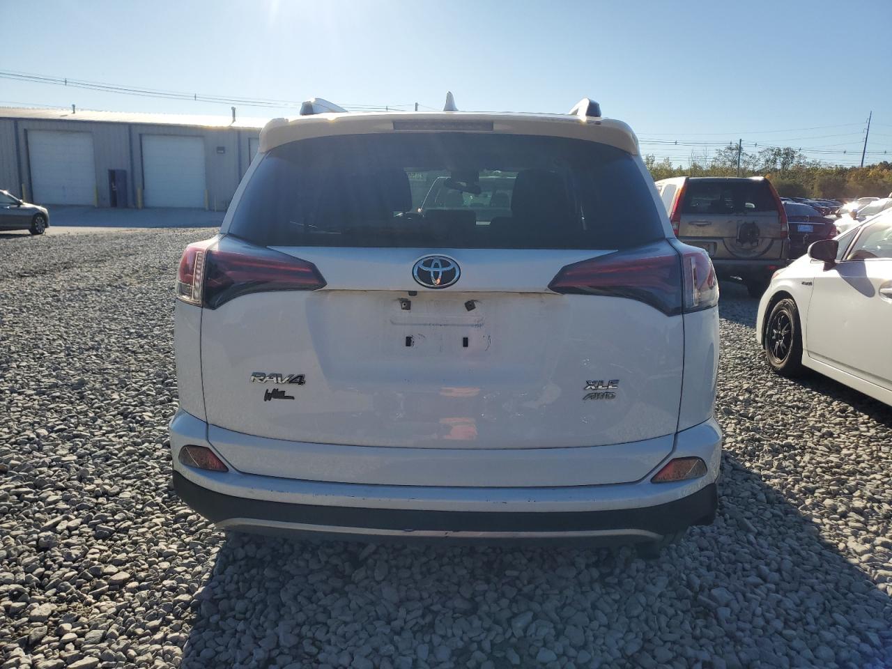 2017 Toyota Rav4 Xle - Image 6