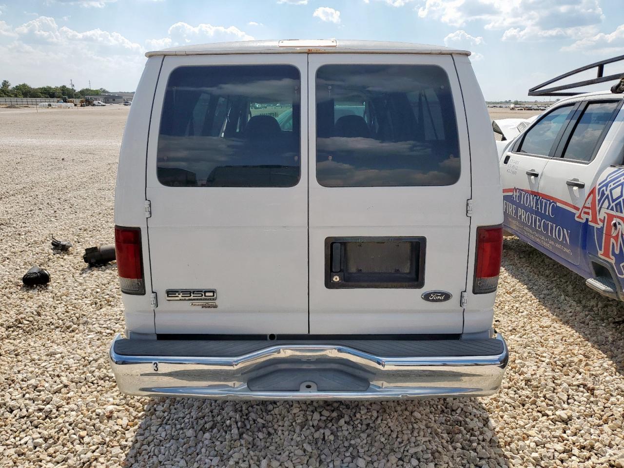 2007 Ford Econoline E350 Super Duty Wagon - Image 6