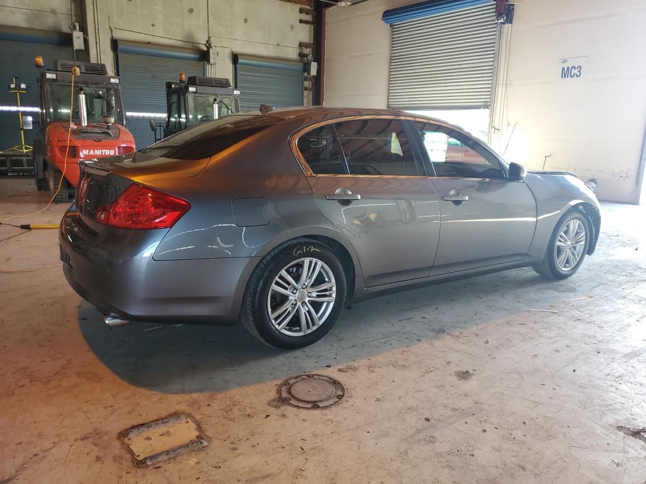 2013 Infiniti G37 Base - Image 3