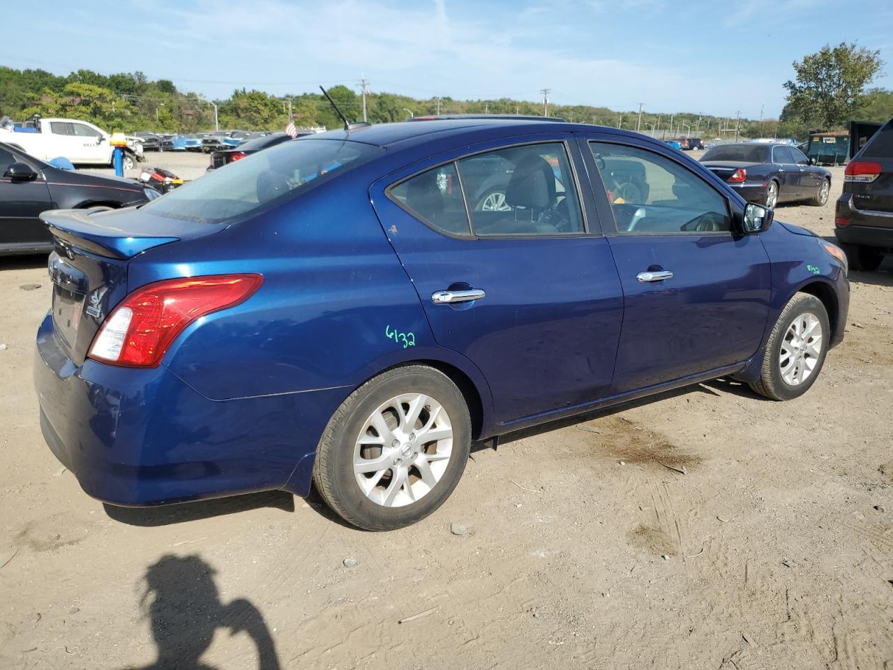 2018 Nissan Versa S - Фото 3