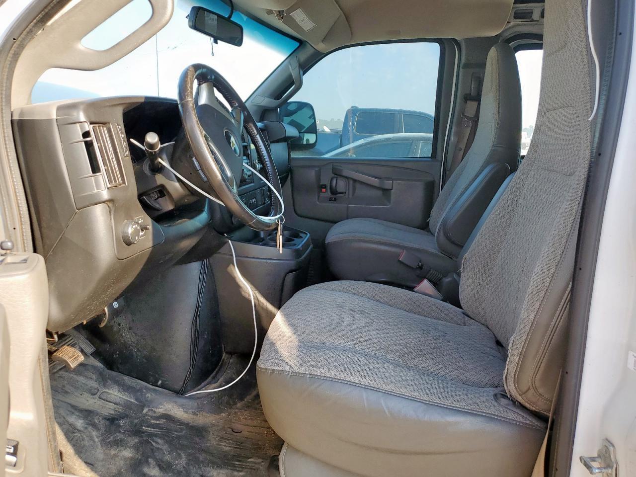 2018 Chevrolet Express 3500 Delivery Van - Image 7