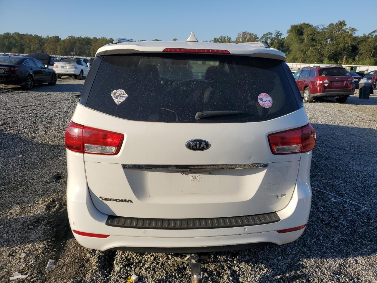 2016 Kia Sedona Lx - Фото 6