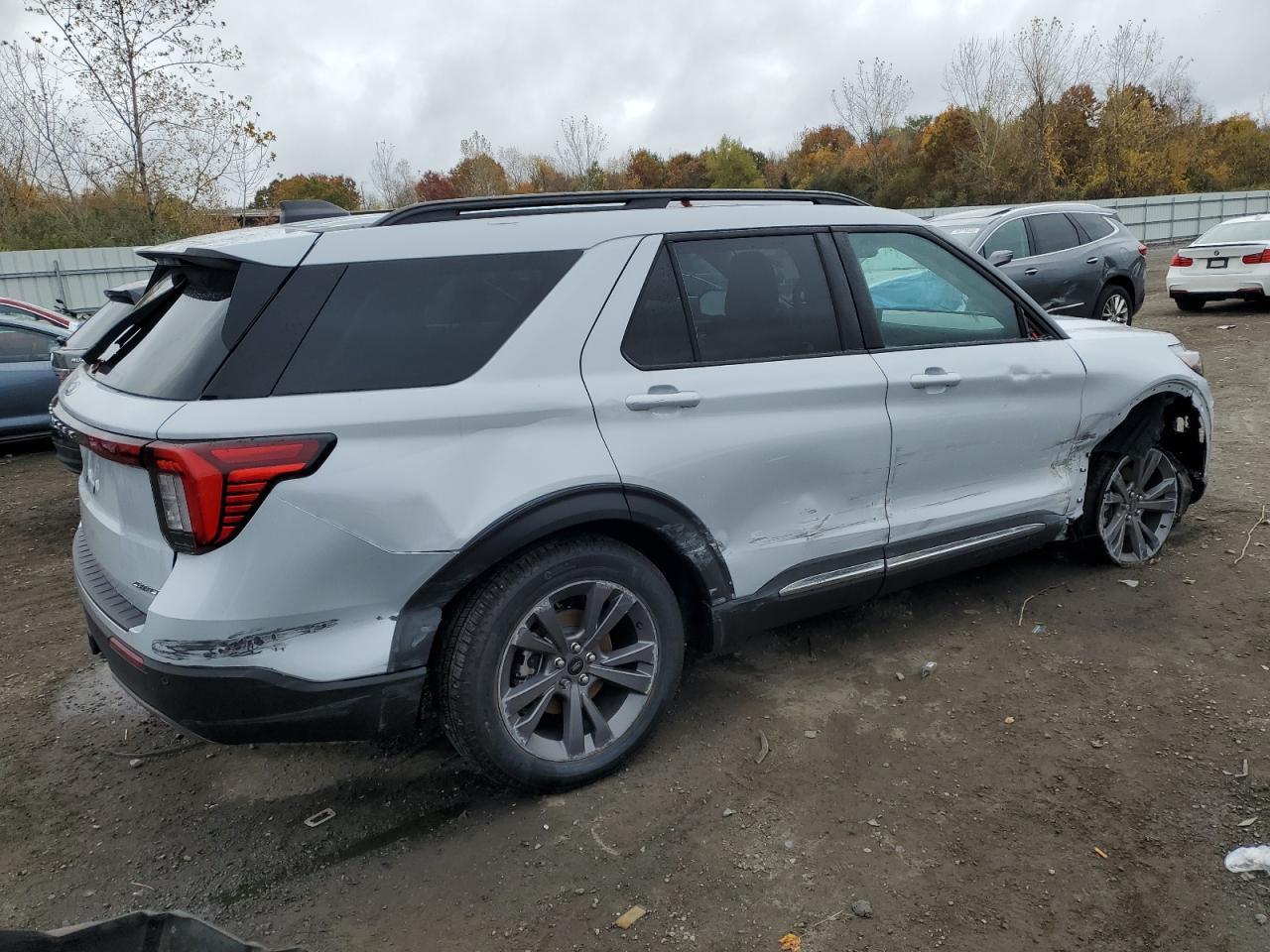 2025 Ford Explorer Active - Image 3