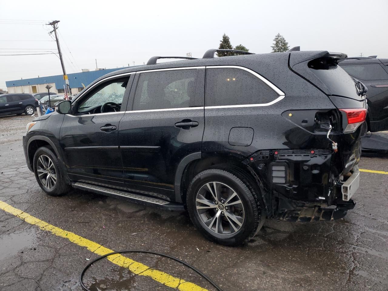 2017 Toyota Highlander Le Plus - Фото 2