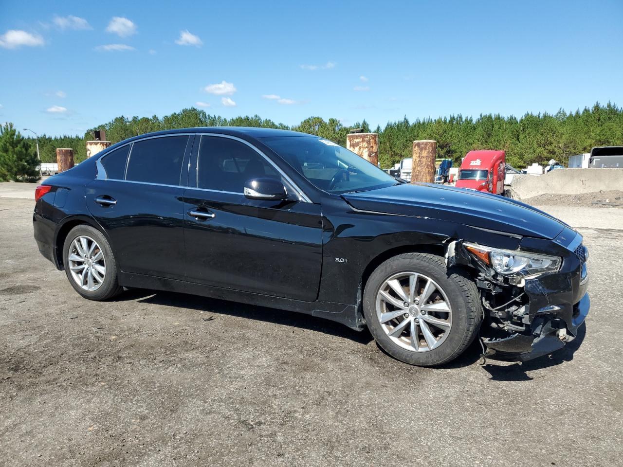 2017 Infiniti Q50 Premium - Image 4