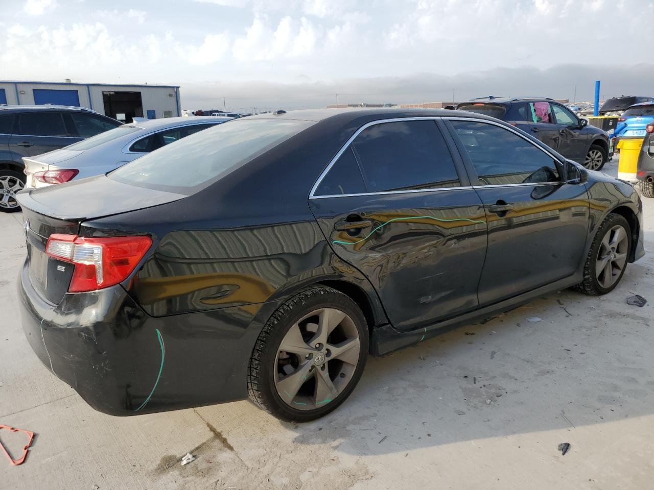 2014 Toyota Camry Se - Фото 3