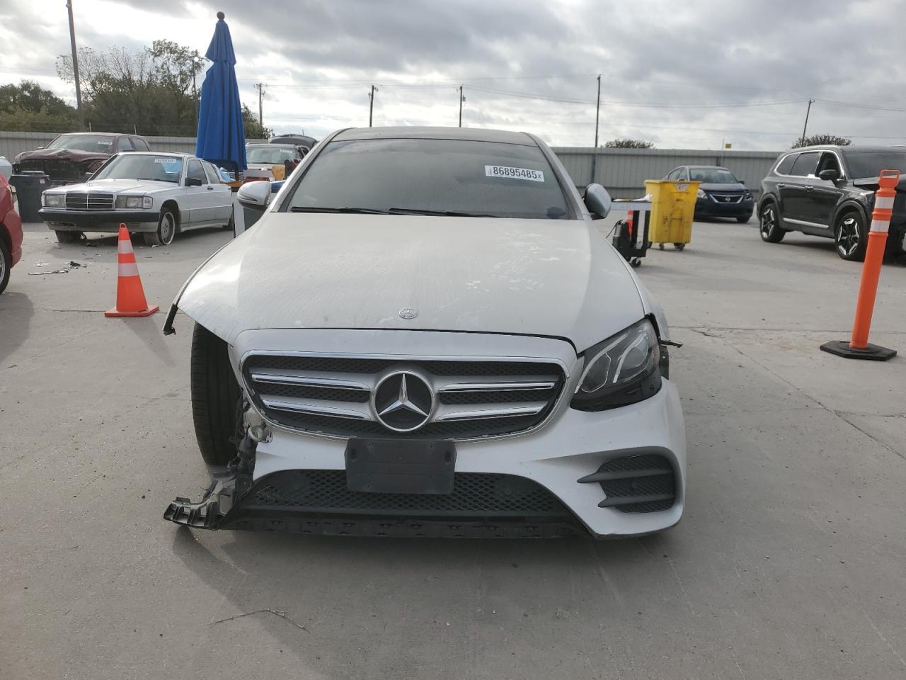 2017 Mercedes-Benz E 300 - Фото 5