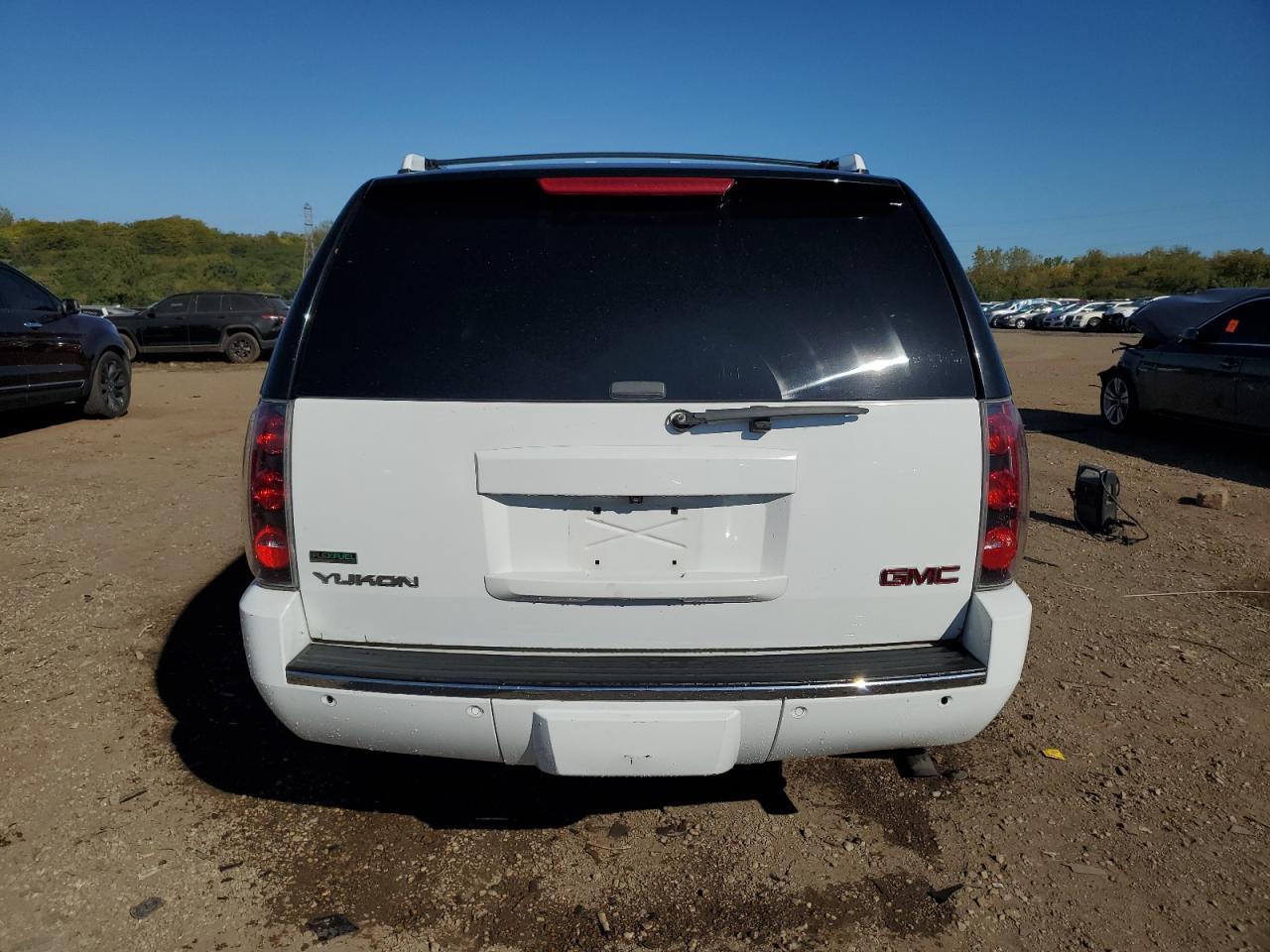 2010 GMC Yukon Denali - Image 6