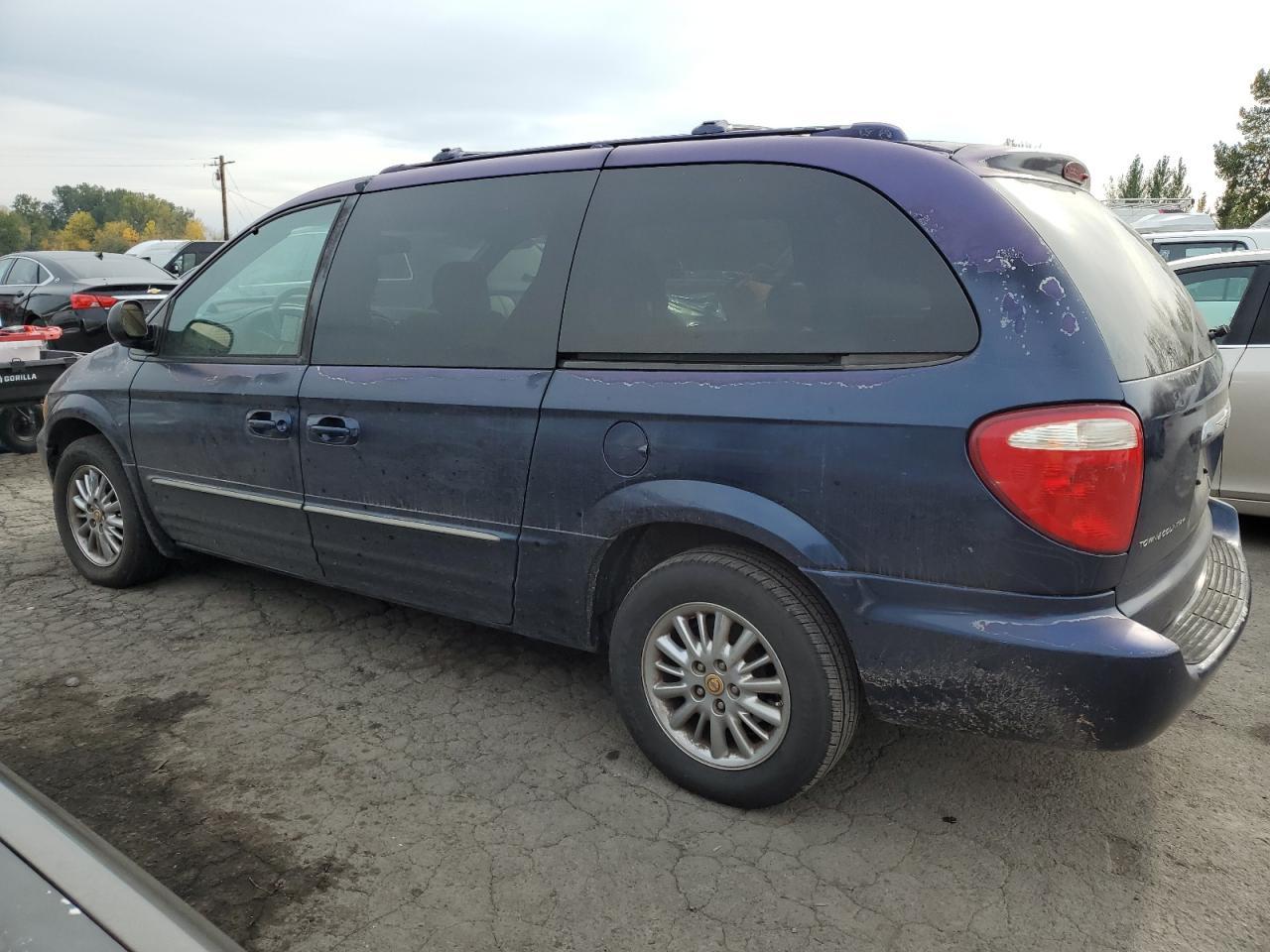 2002 Chrysler Town & Country Limited - Фото 2