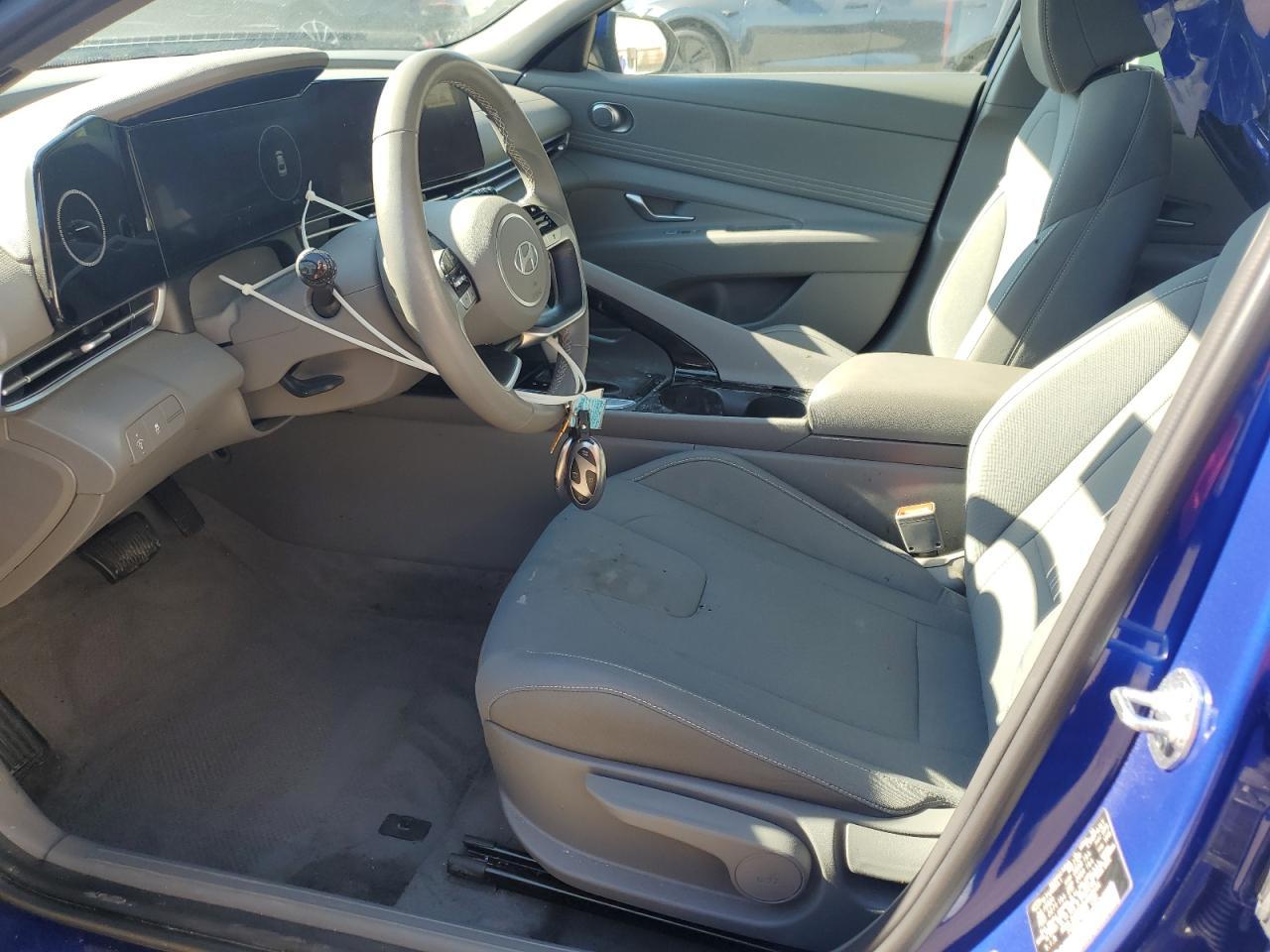 2025 Hyundai Elantra Sel - Image 7