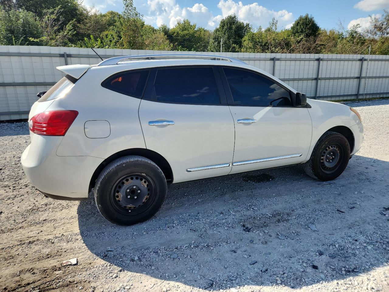 2015 Nissan Rogue Select S - Фото 3
