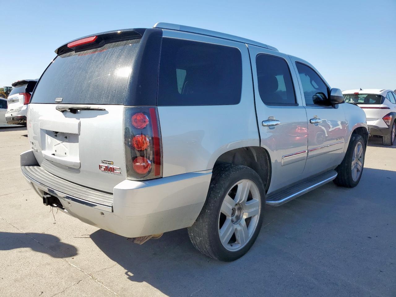 2012 GMC Yukon Denali - Фото 3