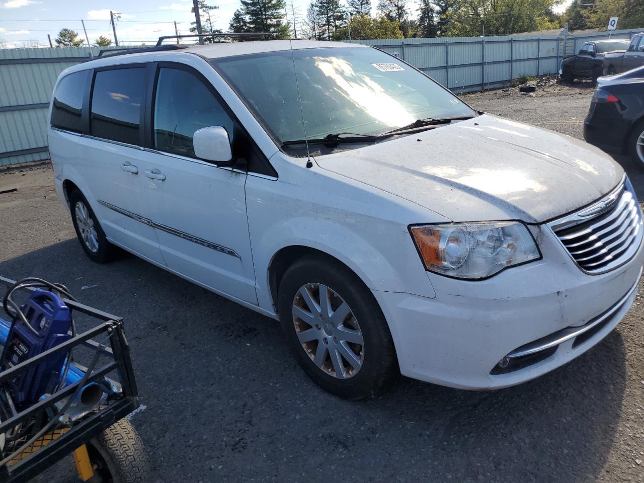 2016 Chrysler Town And Country Touring - Image 4