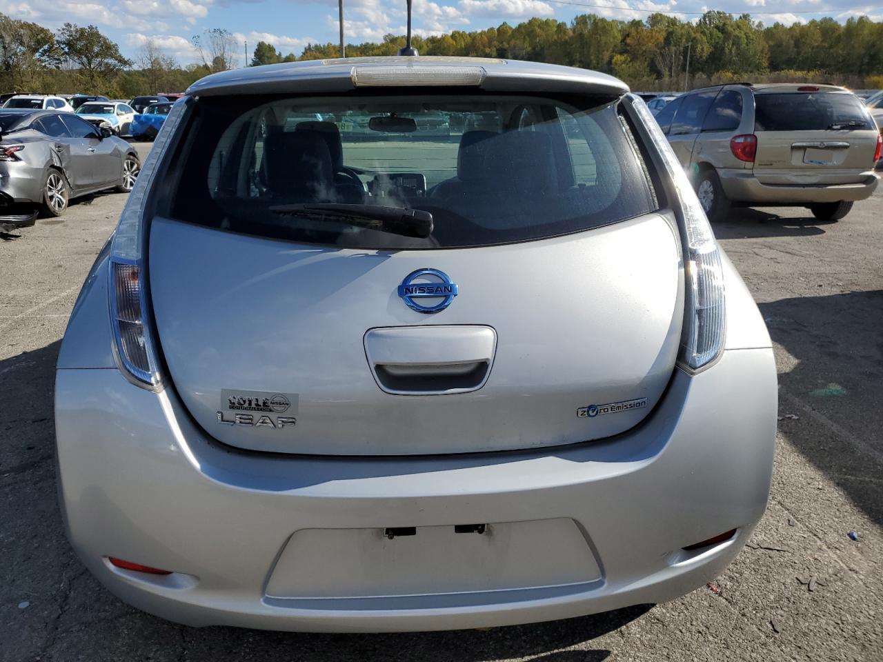 2013 Nissan Leaf S - Фото 6