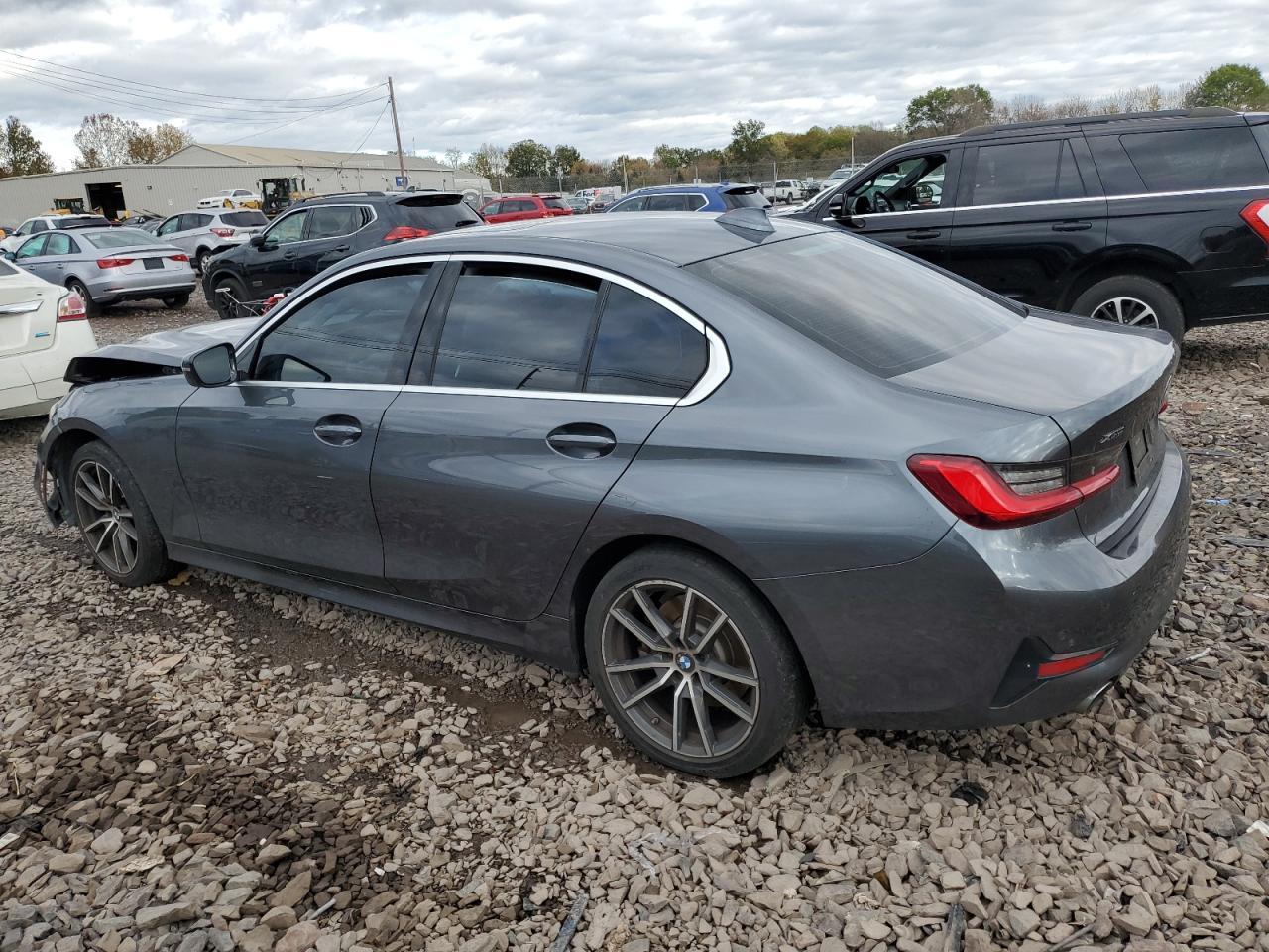 2020 BMW 330Xi - Фото 2