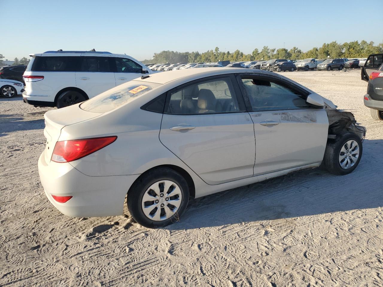 2016 Hyundai Accent Se - Фото 3