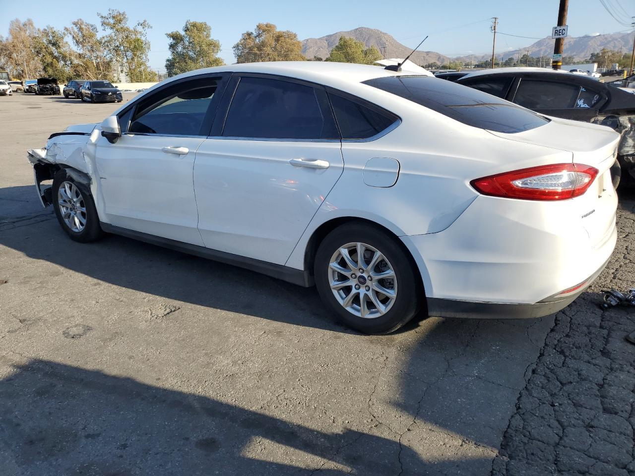 2016 Ford Fusion S - Фото 2