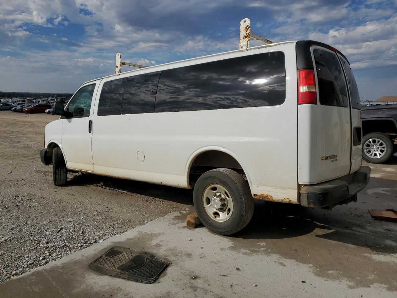 2012 Chevrolet Express G3500 Ls - Фото 2
