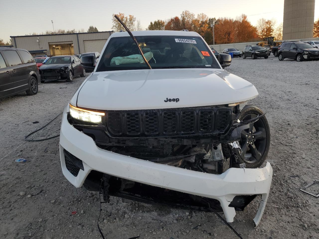 2023 Jeep Grand Cherokee Laredo - Image 5