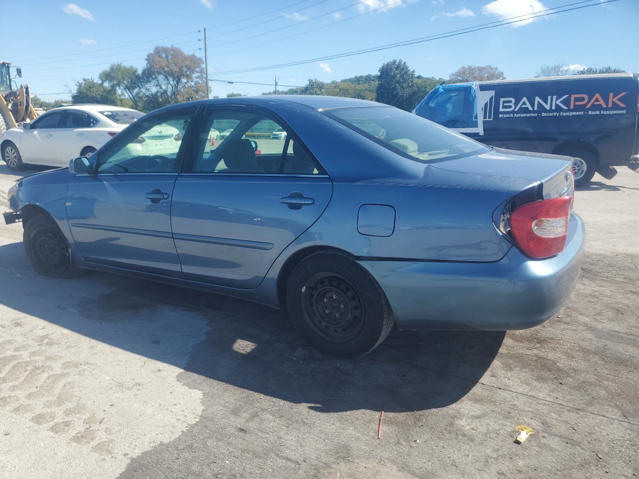 2004 Toyota Camry Le - Фото 2