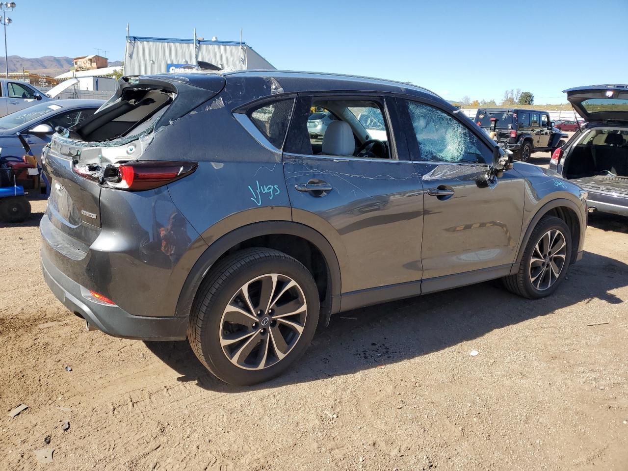 2022 Mazda Cx-5 Premium - Image 3