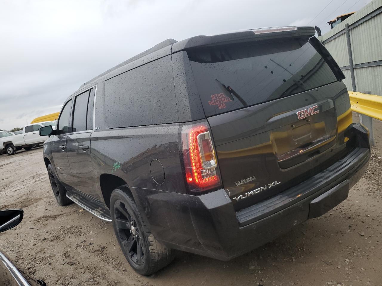 2016 GMC Yukon Xl K1500 Sle - Image 2