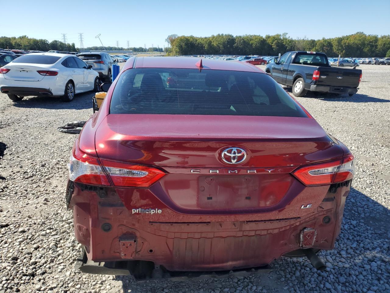 2020 Toyota Camry Le - Фото 6
