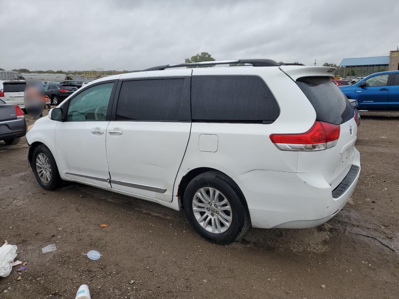 2012 Toyota Sienna Xle 8-Passenger - Фото 2