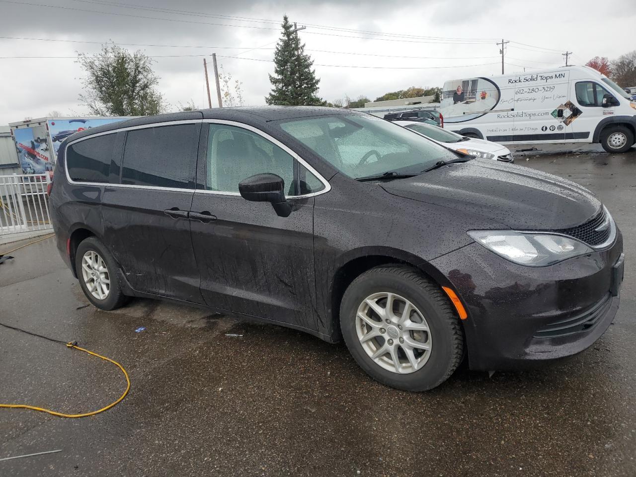 2017 Chrysler Pacifica Touring - Фото 4