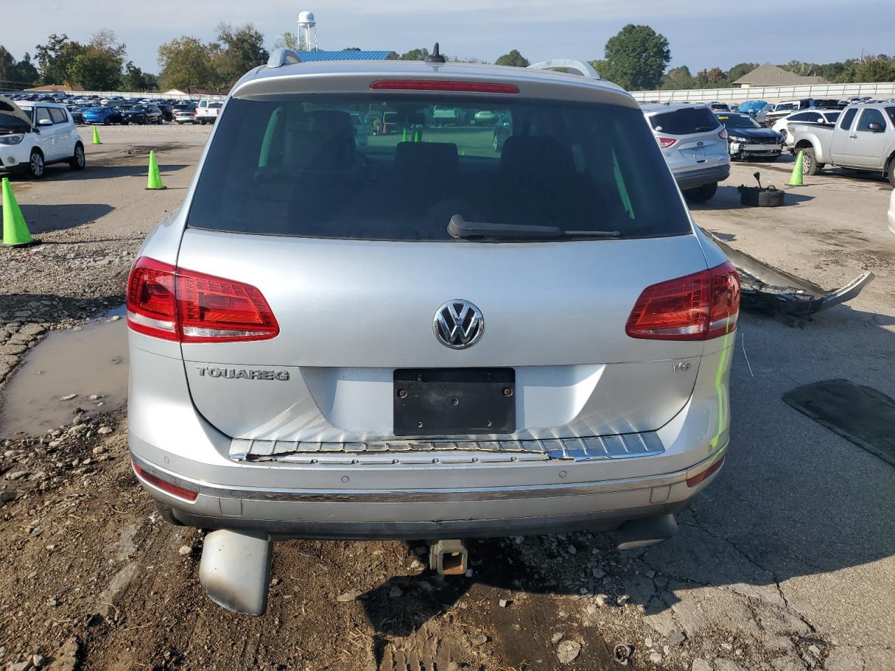 2016 Volkswagen Touareg Sport - Image 6