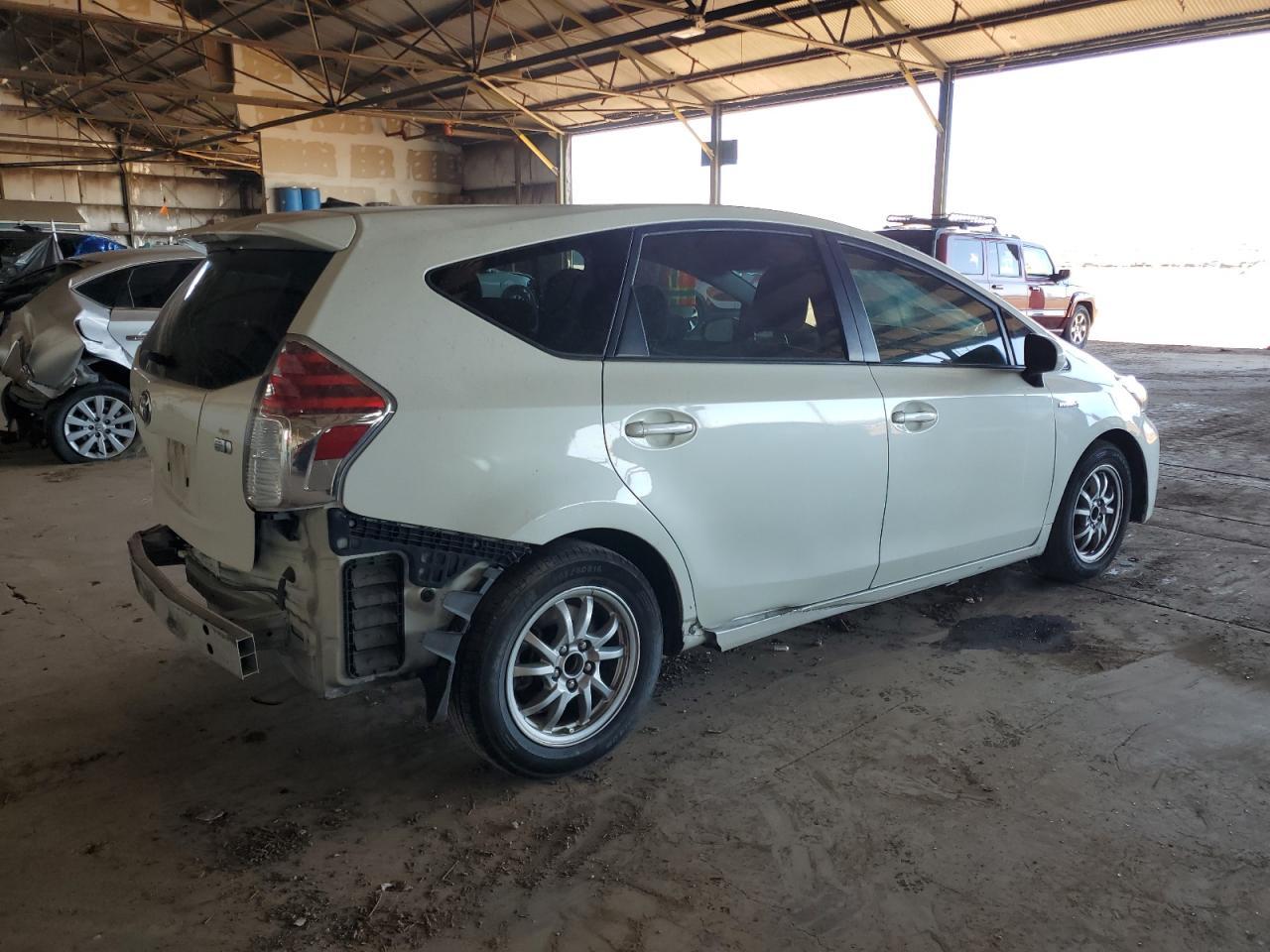 2017 Toyota Prius V - Image 3