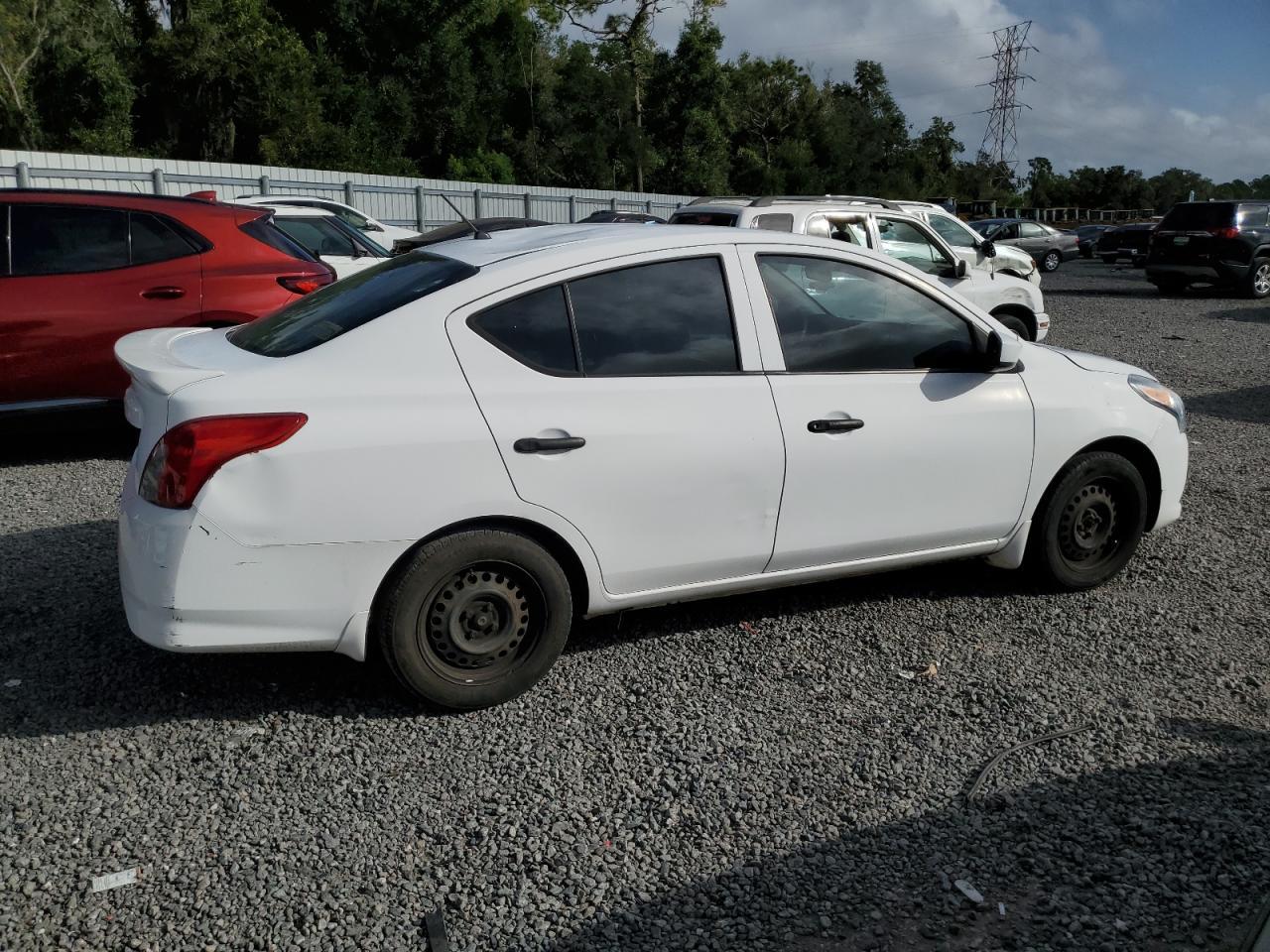 2019 Nissan Versa S - Фото 3