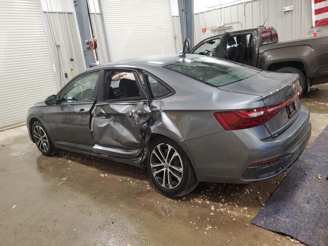 2025 Volkswagen Jetta Sport - Фото 2