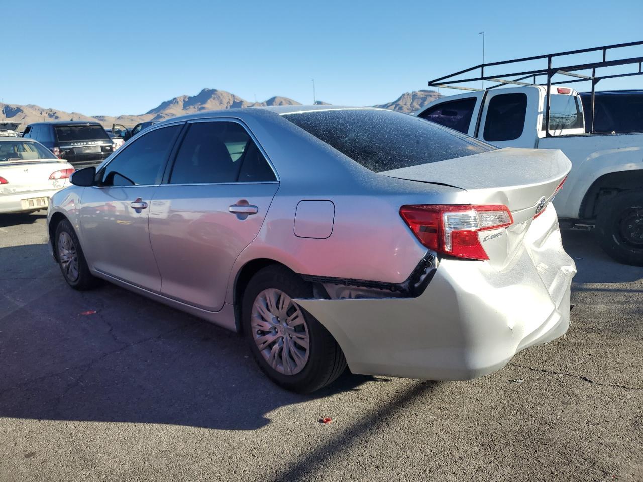 2012 Toyota Camry Base - Фото 2
