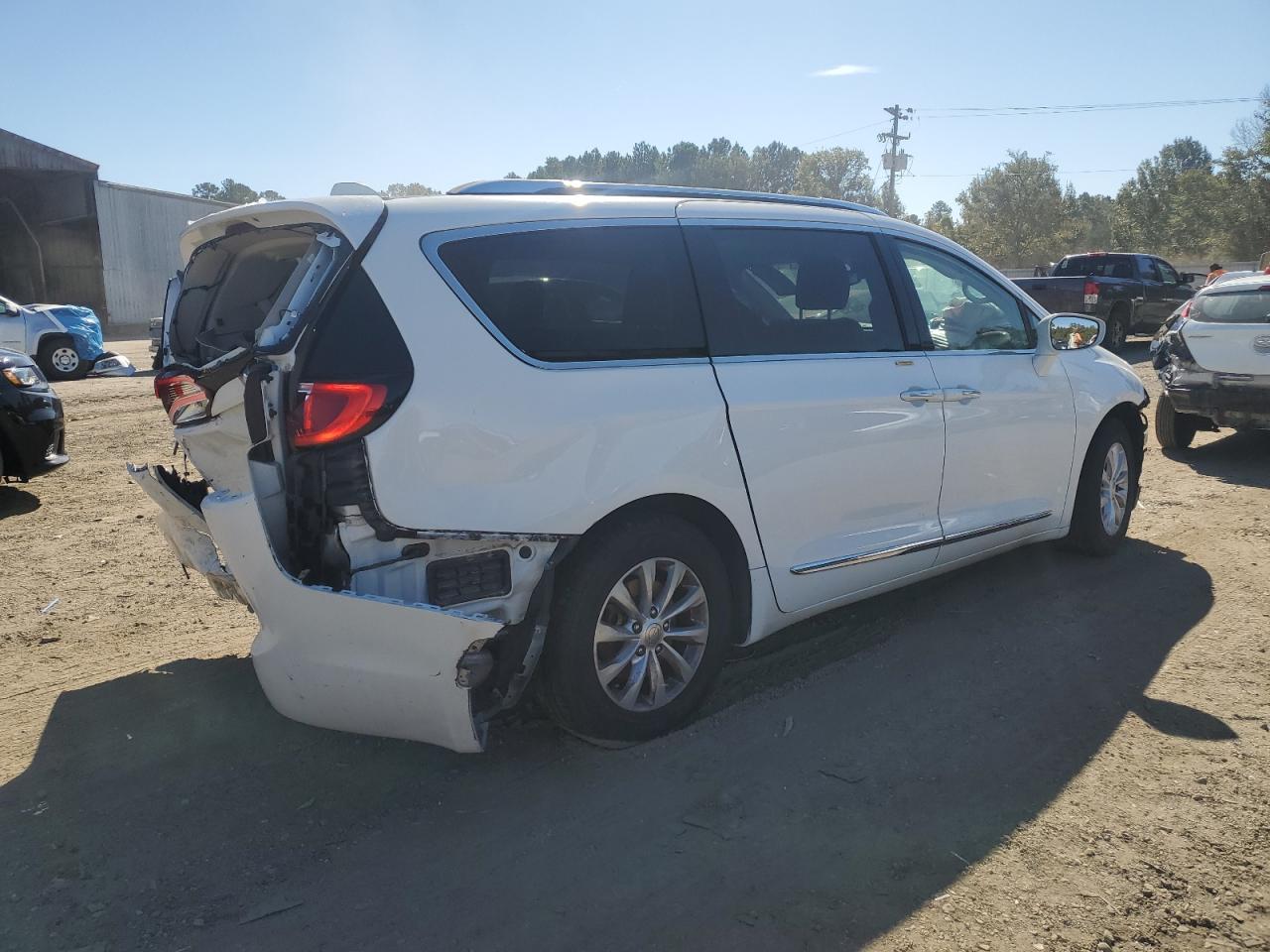 2018 Chrysler Pacifica Touring L - Image 3