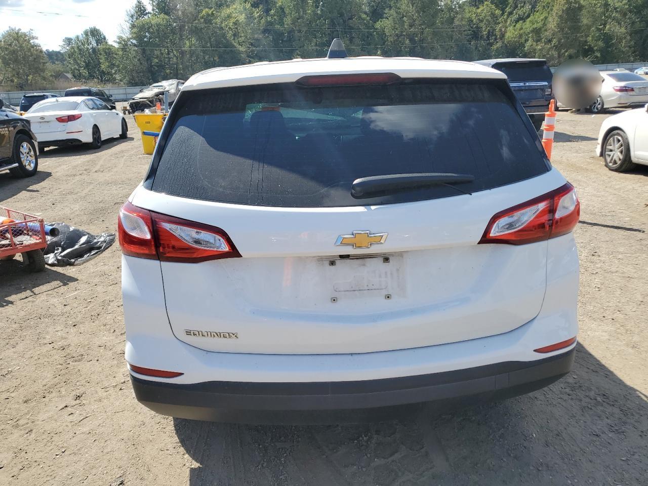 2020 Chevrolet Equinox Ls - Image 6