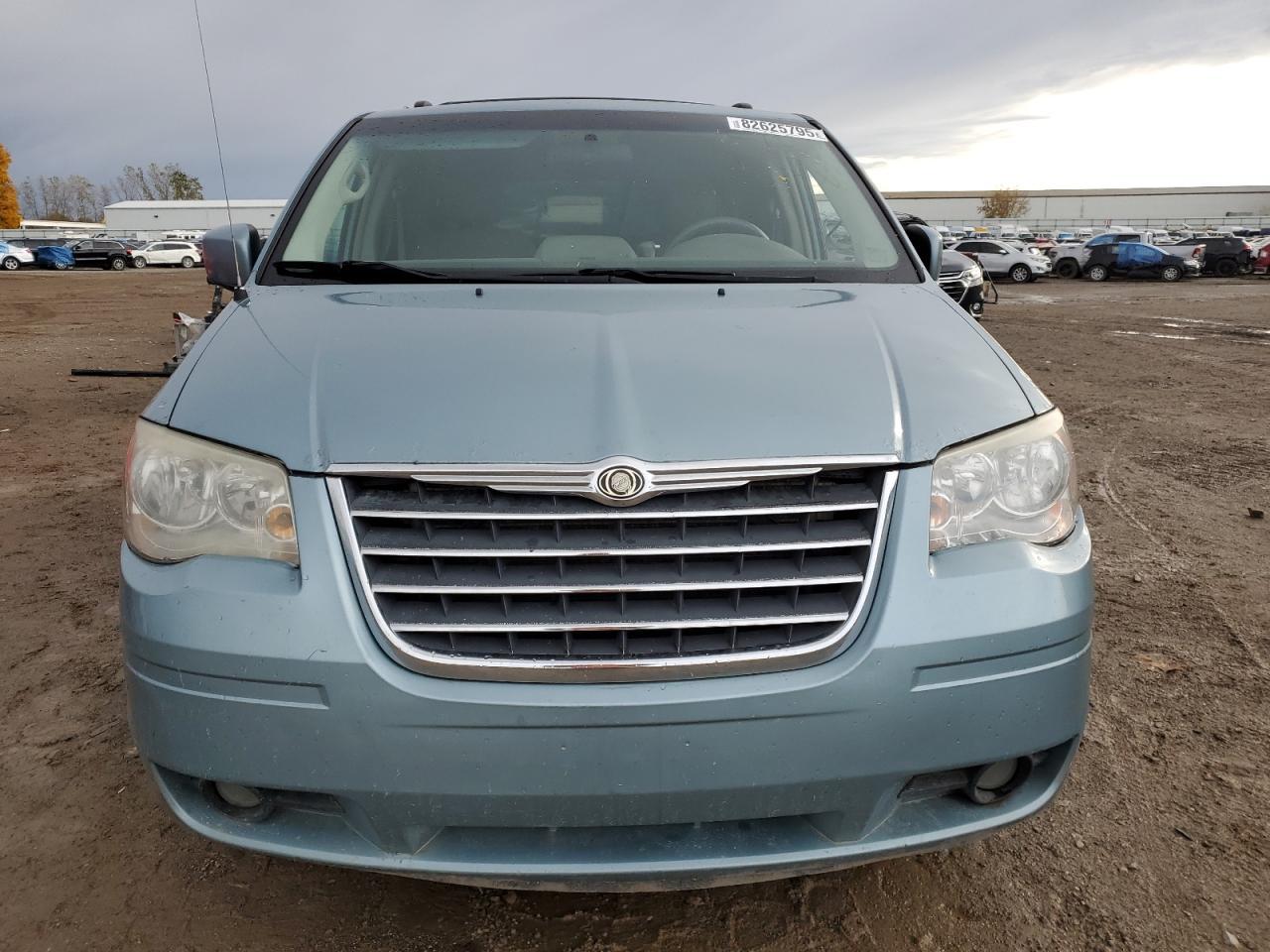 2009 Chrysler Town & Country Touring - Фото 5